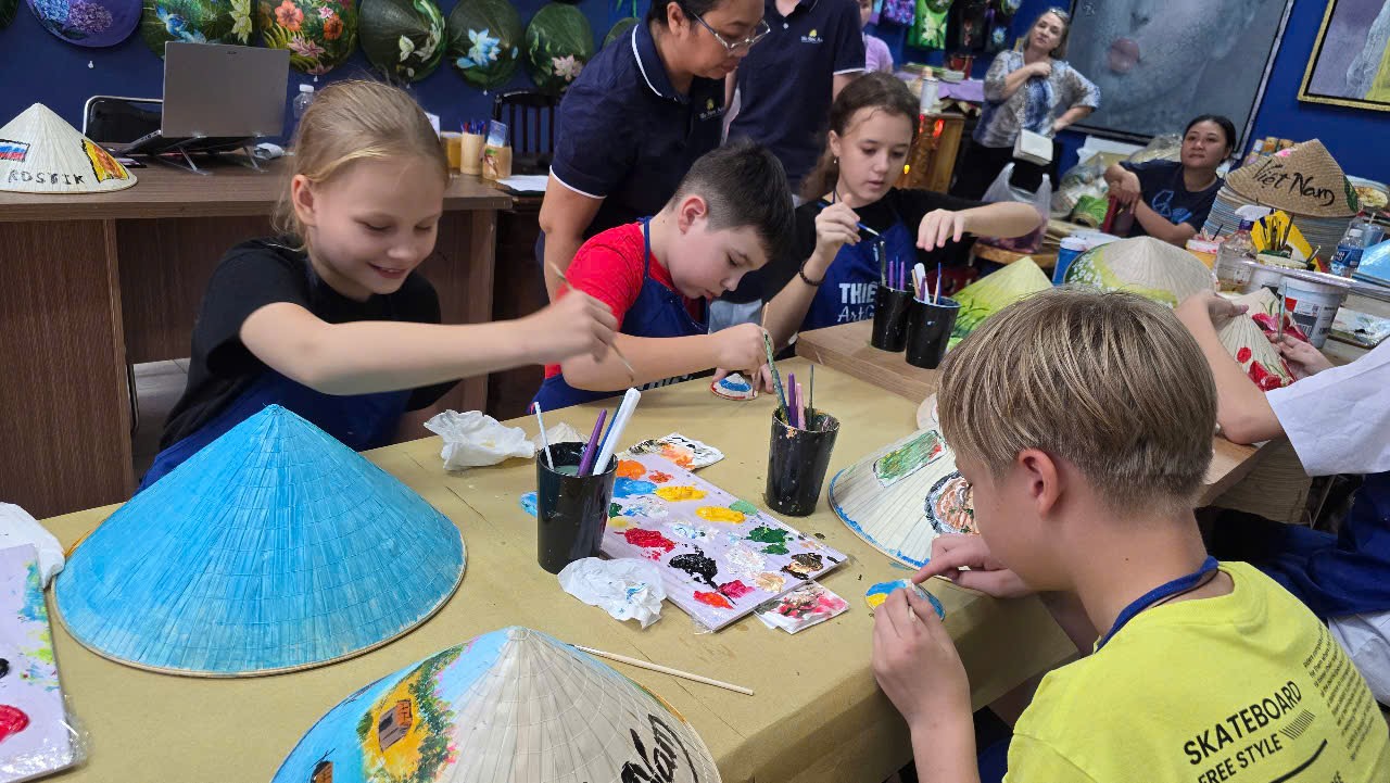School conical hat workshop with Vietnamese culture in HCMC