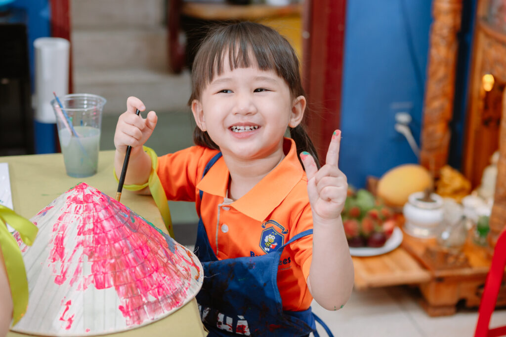 Students painting Vietnamese conical hats