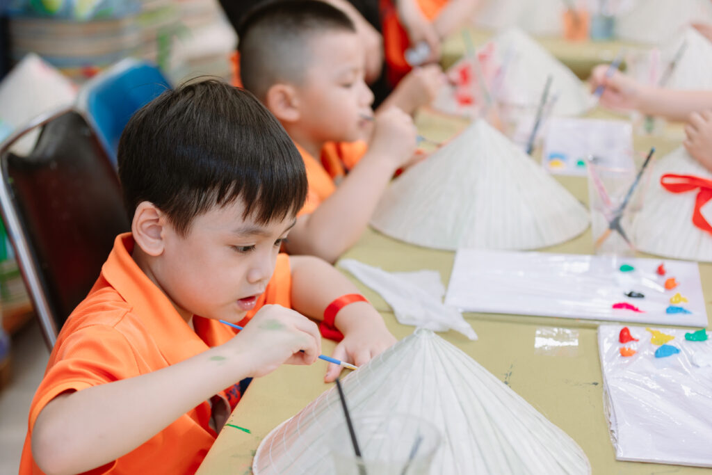 Students painting Vietnamese conical hats