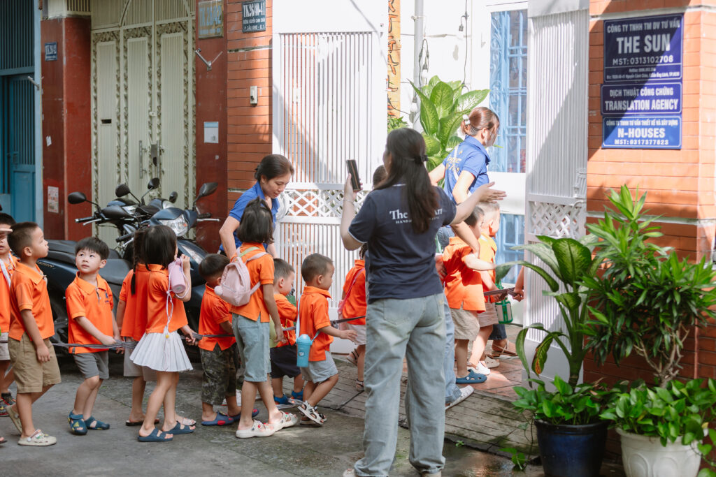 Students painting Vietnamese conical hats