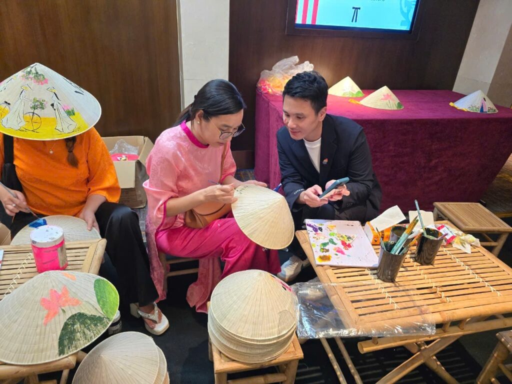 vietnamese conical hat painting class hcmc