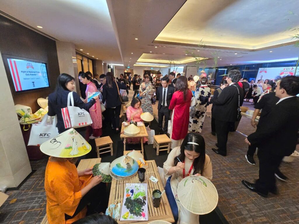 Workshop for tour groups in HCMC with Vietnamese craft activities