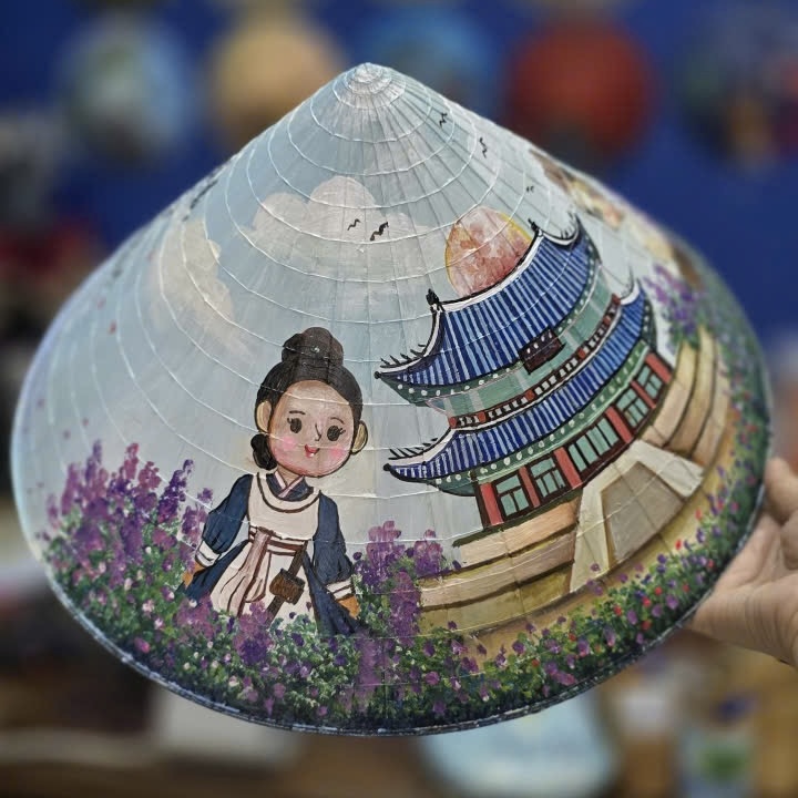 Guide to choosing a hand-painted conical hat gift in Vietnam
